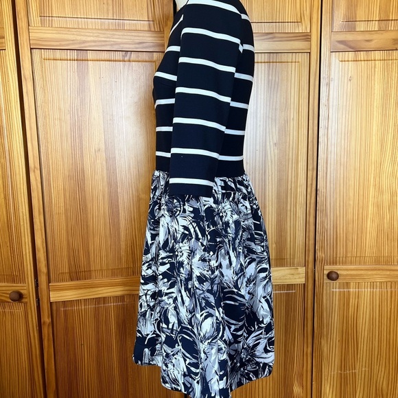 Dress Barn 10 Navy Blue Gray Ehite Stripe Floral Knee Length Dress Modest - Picture 5 of 10